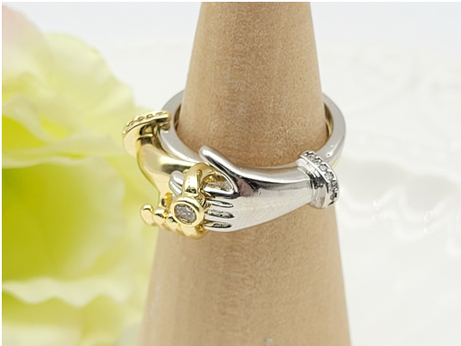 Two-Tone Hugging Hands Crystal Ring – Adjustable Embrace Band