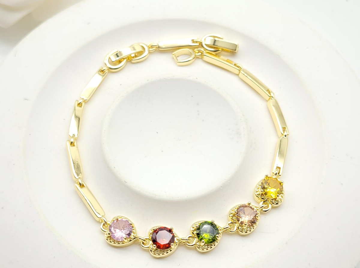 Gold-Plated Multi-Color Zircon Crystal Heart Link Bracelet – Vibrant Stone