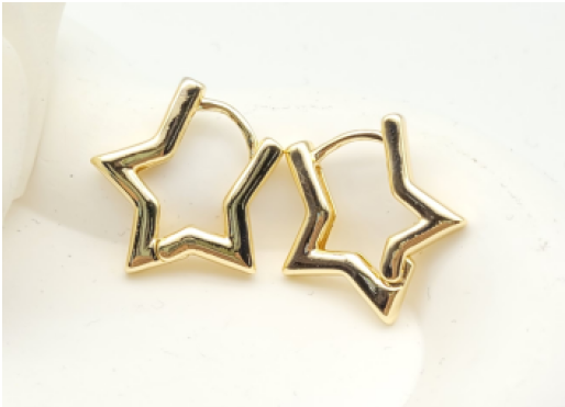 Chic Star-Shaped Huggie Hoop Earrings – 18K Gold Plated Minimalist Everyday Wear