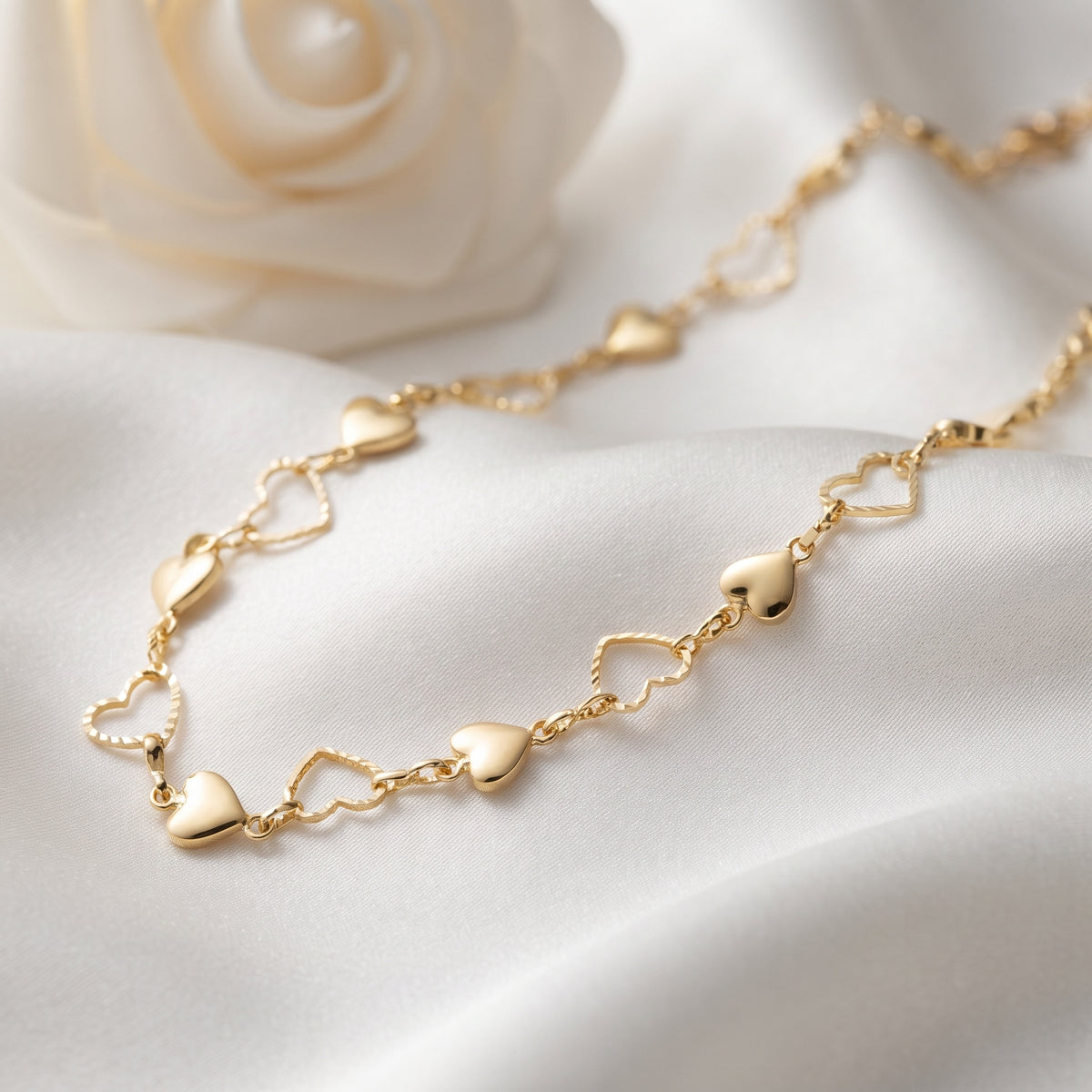 Interlocking Hearts Link Chain Necklace – 18K Gold For Gifts and Party Wear