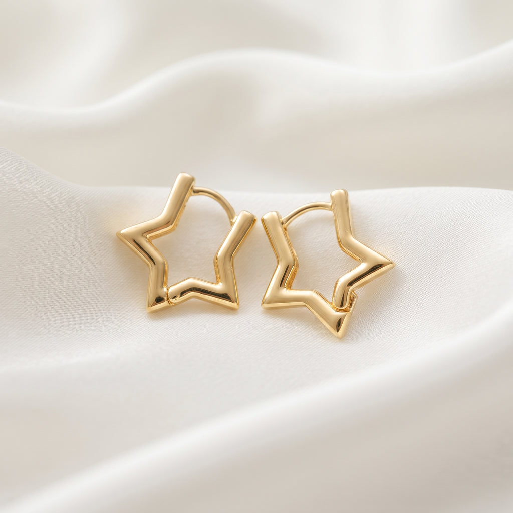 Chic Star-Shaped Huggie Hoop Earrings – 18K Gold Plated Minimalist Everyday Wear
