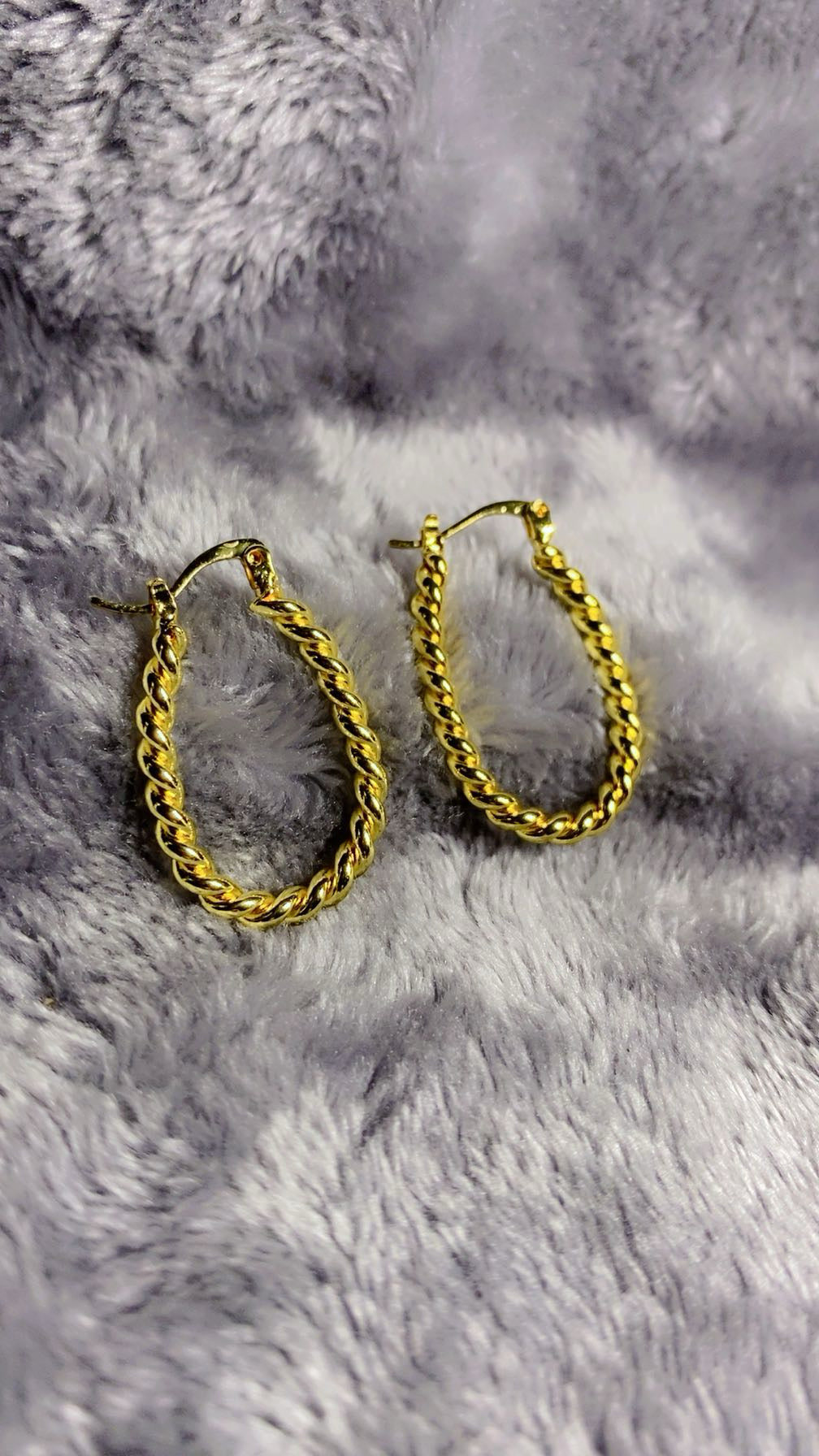 Elegant Twisted Oval Hoop Earrings – 18K Gold Plated Textured Teardrop Jewellery