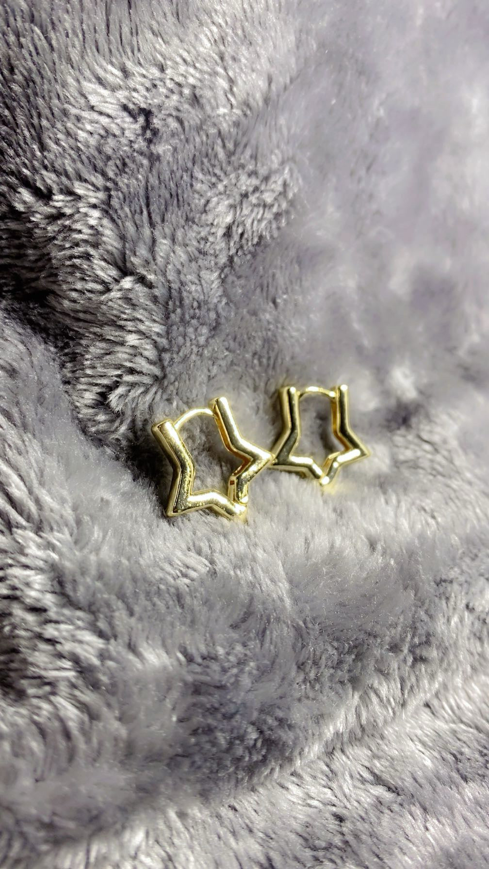 Chic Star-Shaped Huggie Hoop Earrings – 18K Gold Plated Minimalist Everyday Wear