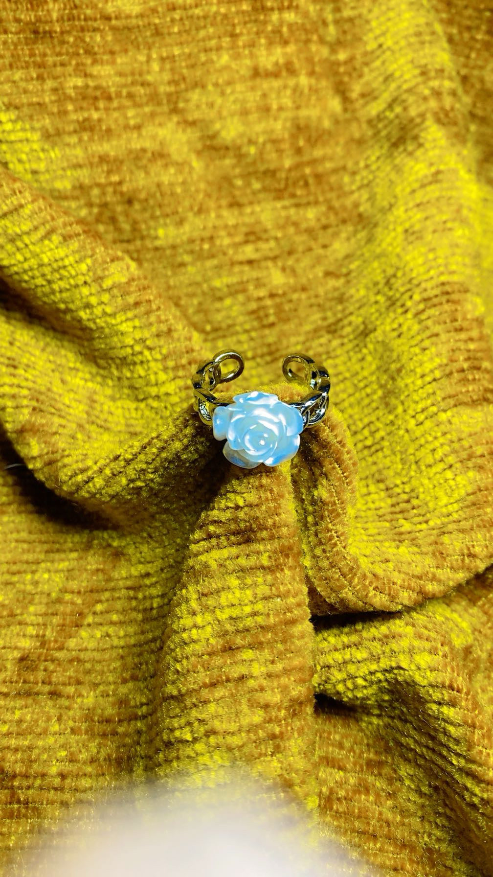 Silver-Plated White Rose Chain Ring – Adjustable Floral Statement Band