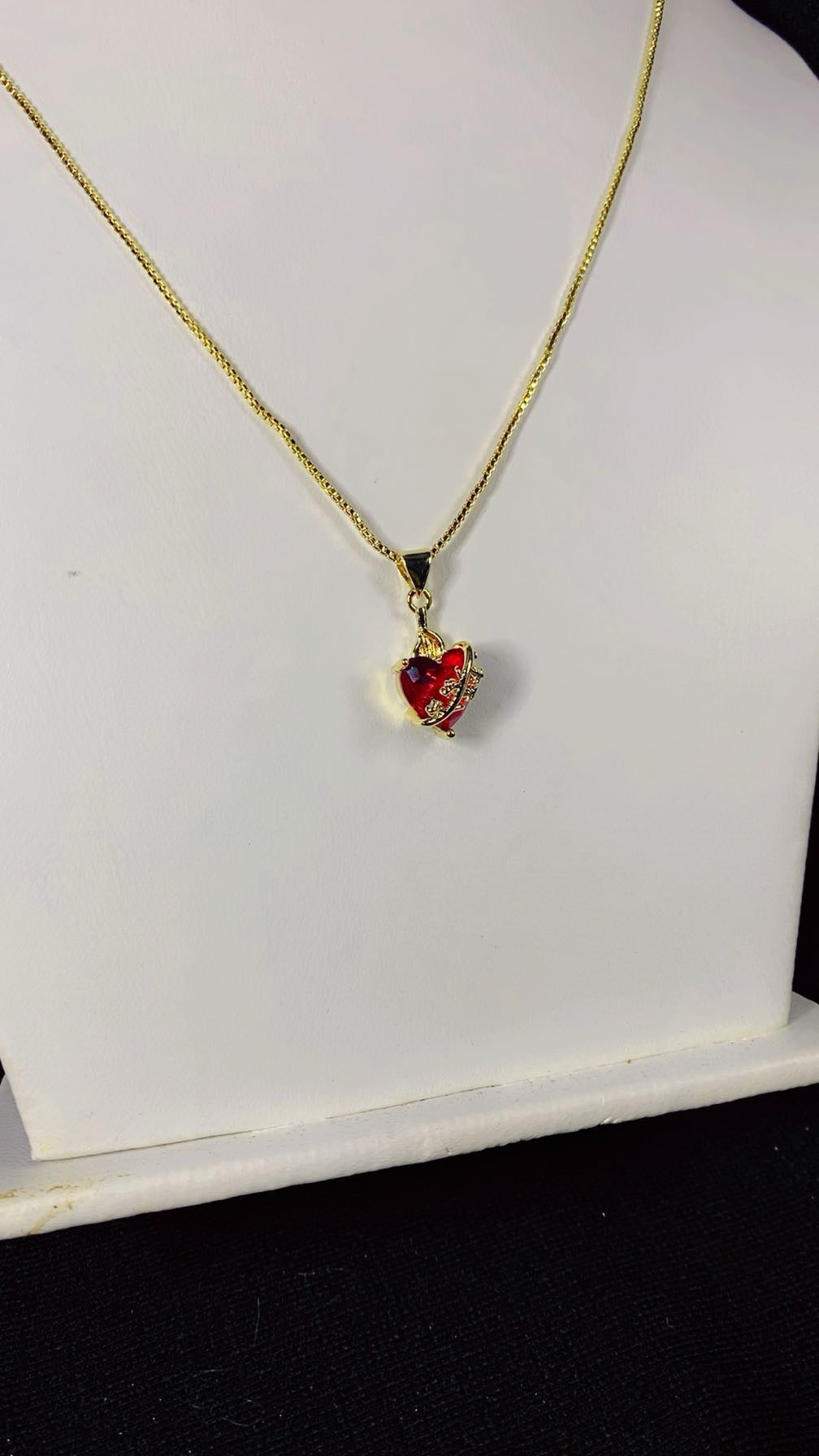 Enchanting Stitched Red Heart Pendant Necklace – 18K Gold Plated 3A Premium Zircon Box Chain