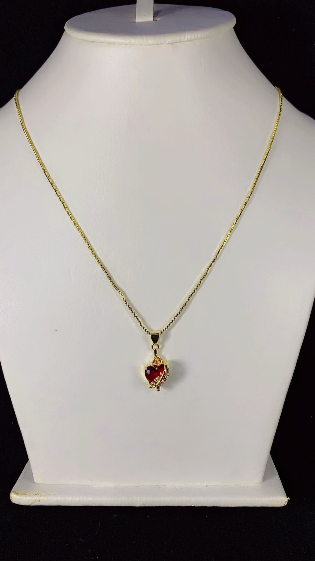 Enchanting Stitched Red Heart Pendant Necklace – 18K Gold Plated 3A Premium Zircon Box Chain