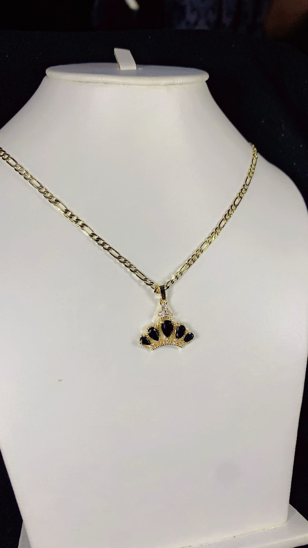 Regal Black Pear-Cut Zircon Crown Pendant Necklace