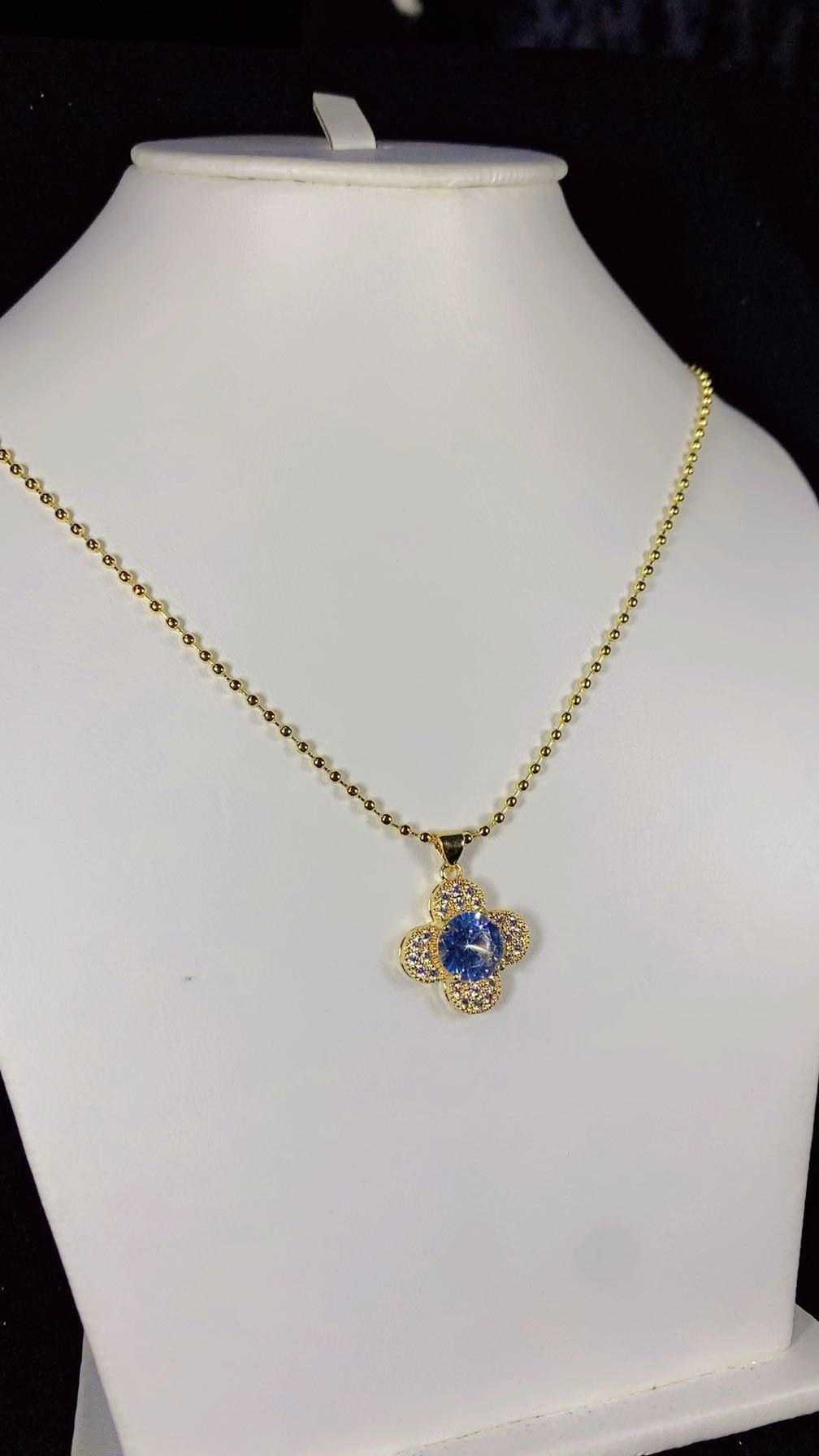 Four-Leaf Clover Solitaire Ball Chain Necklace – 18K Gold Plated Lucky Charm