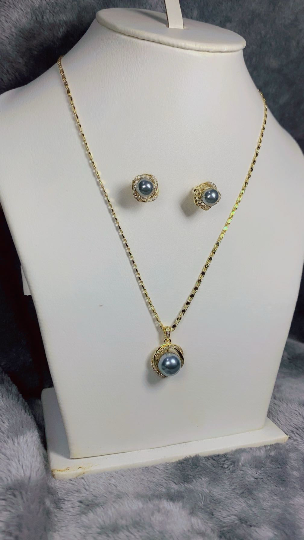 Sophisticated Grey Pearl & Interlocking Zircon Halo Pendant Necklace & Stud Earrings Set