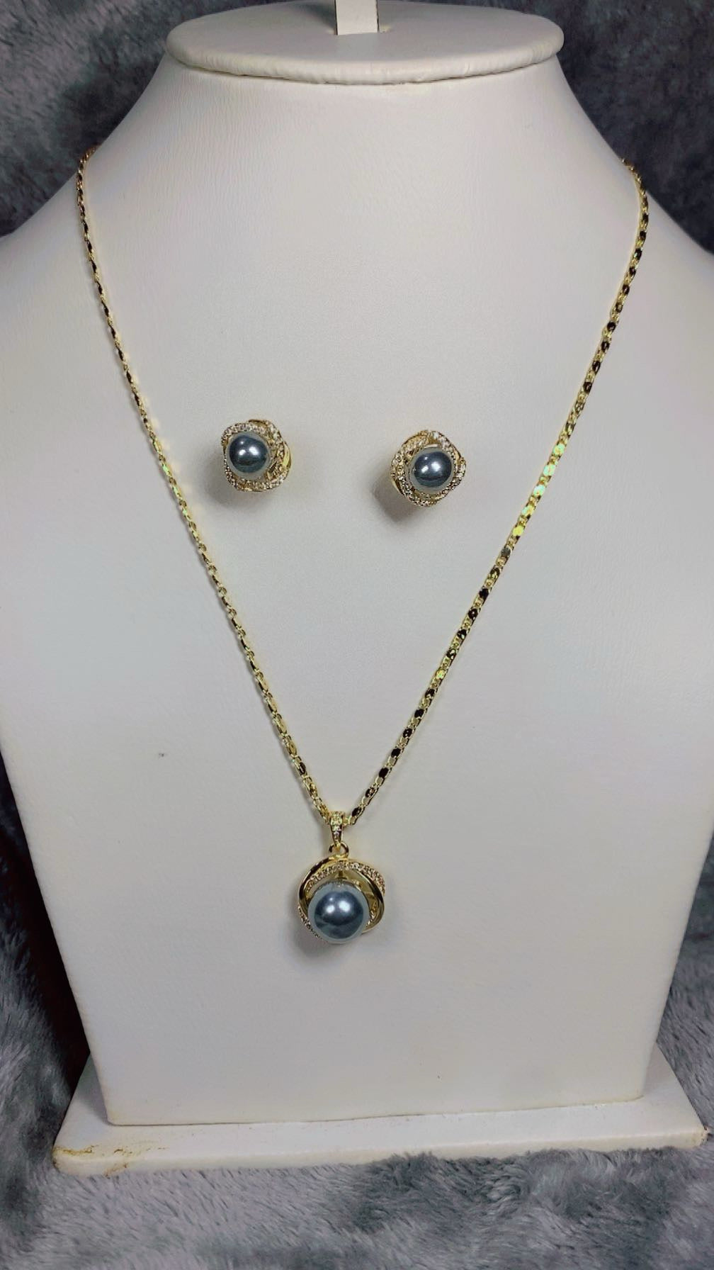 Sophisticated Grey Pearl & Interlocking Zircon Halo Pendant Necklace & Stud Earrings Set