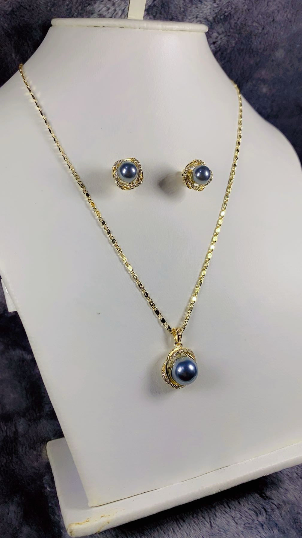 Sophisticated Grey Pearl & Interlocking Zircon Halo Pendant Necklace & Stud Earrings Set