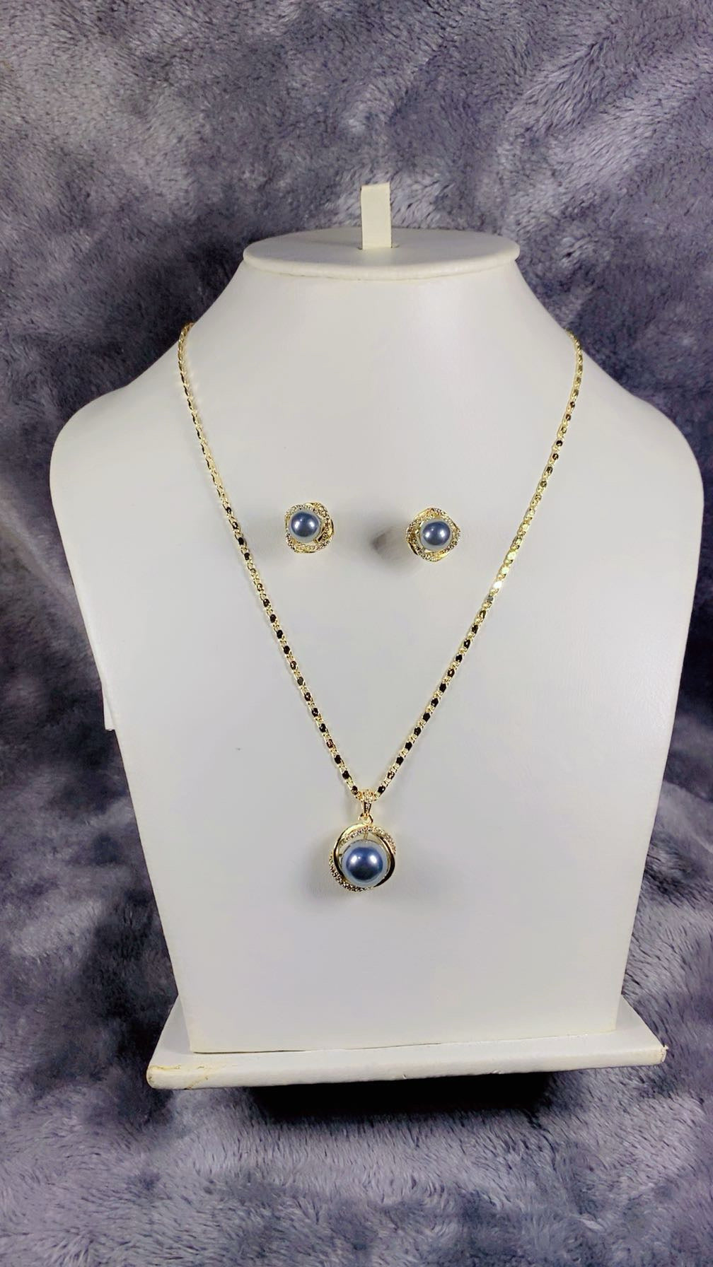 Sophisticated Grey Pearl & Interlocking Zircon Halo Pendant Necklace & Stud Earrings Set