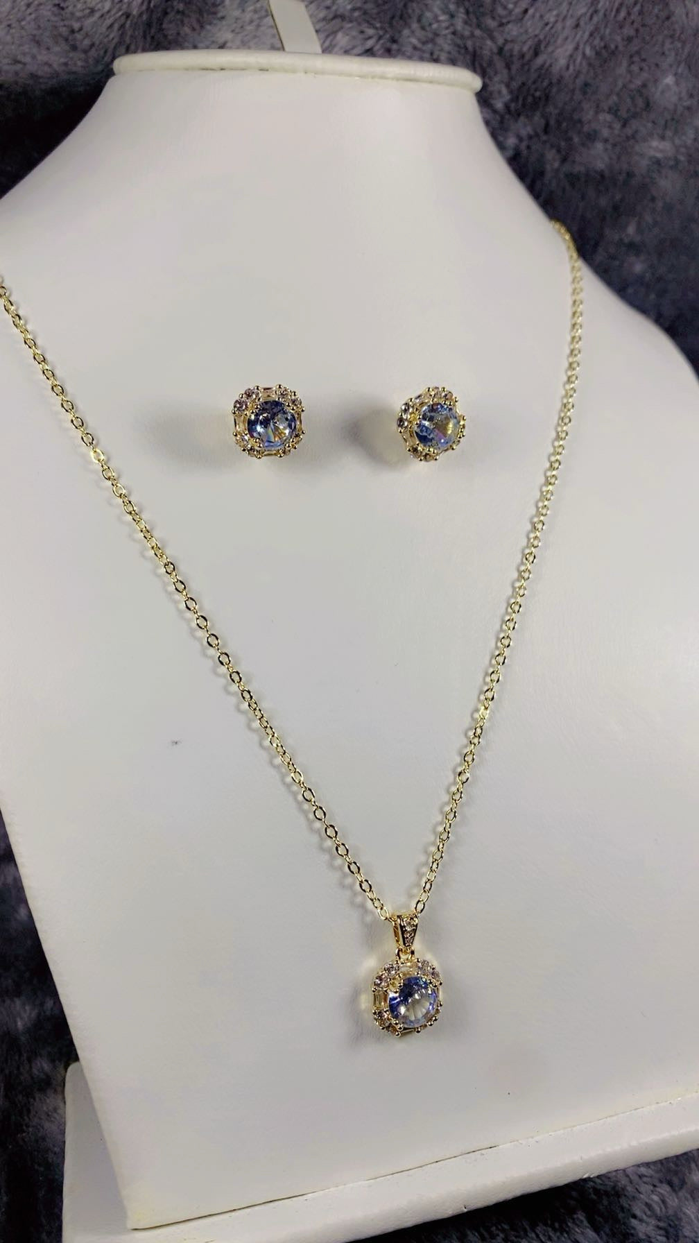 Elegant Zircon Halo Pendant Necklaces & Stud Earrings Set (Colours Available)