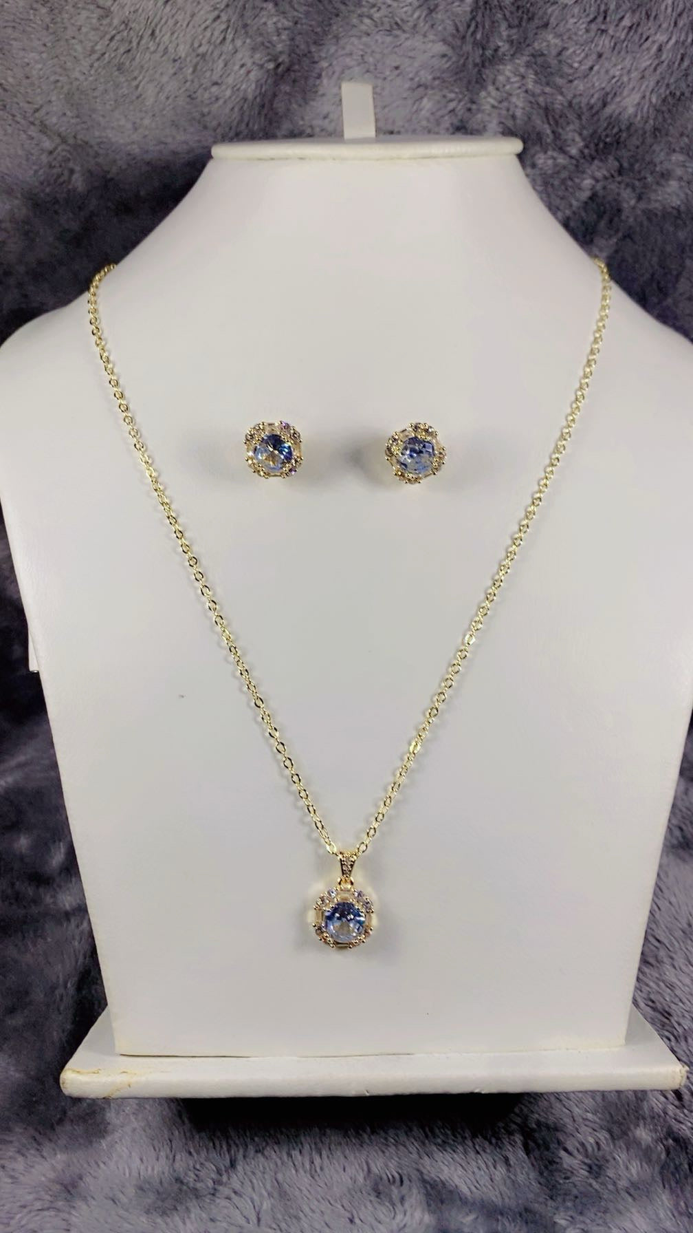 Elegant Zircon Halo Pendant Necklaces & Stud Earrings Set (Colours Available)