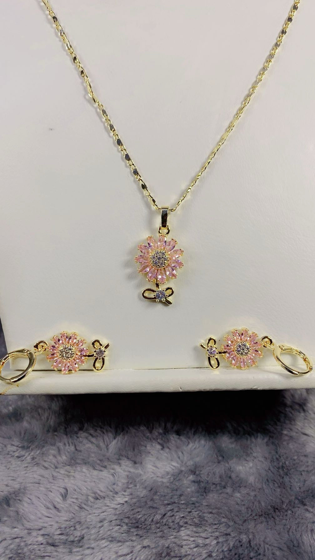 Charming Pink Zircon Sunflower Pendant Necklace & Matching Drop Earrings Set