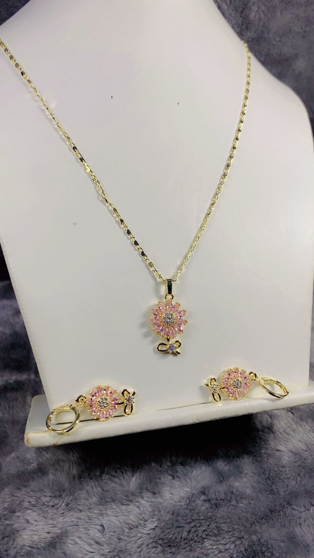 Charming Pink Zircon Sunflower Pendant Necklace & Matching Drop Earrings Set