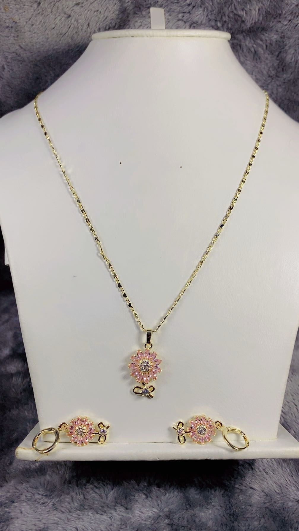 Charming Pink Zircon Sunflower Pendant Necklace & Matching Drop Earrings Set
