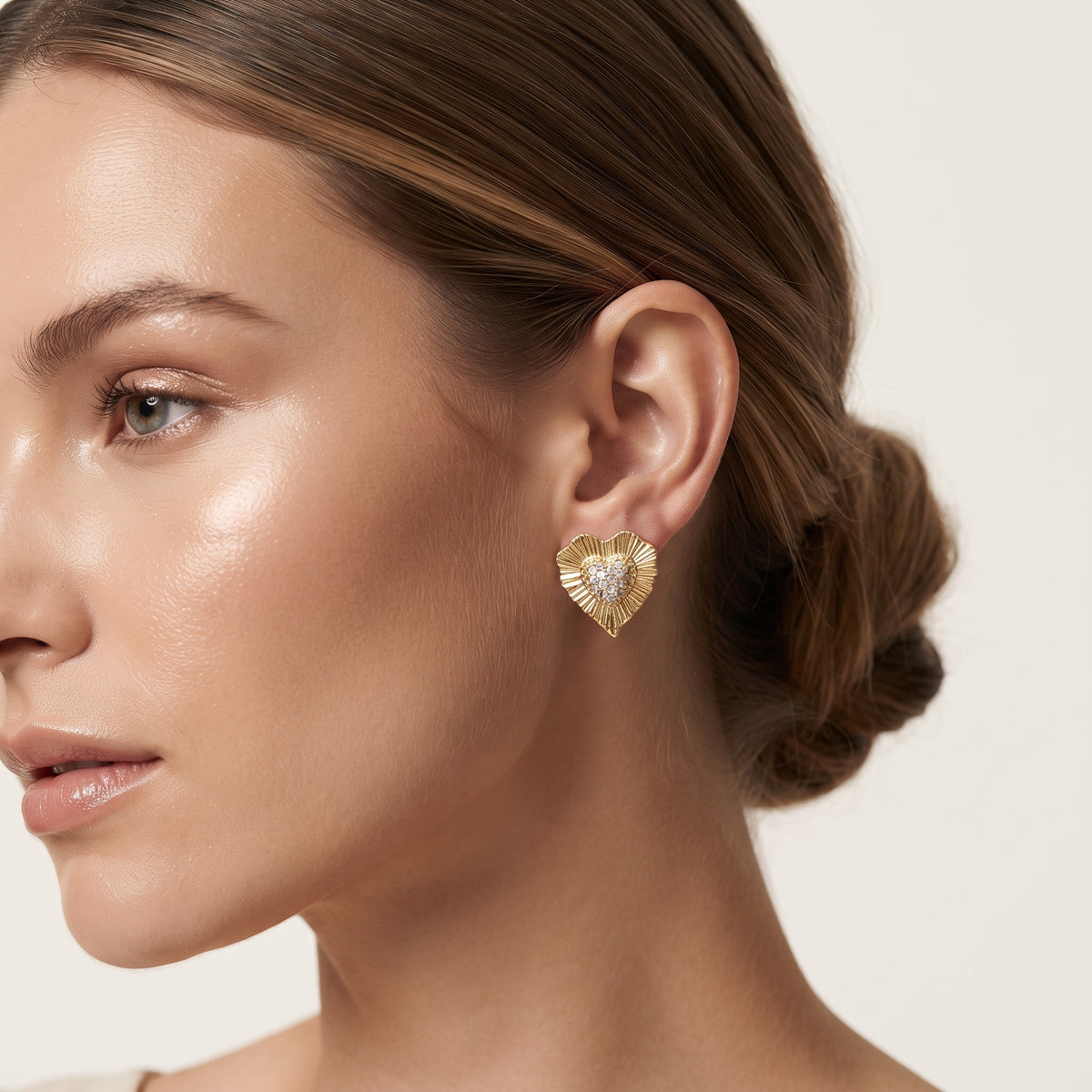 Radiant Sunburst Pavé Heart Stud Earrings – 18K Gold Plated Crystal