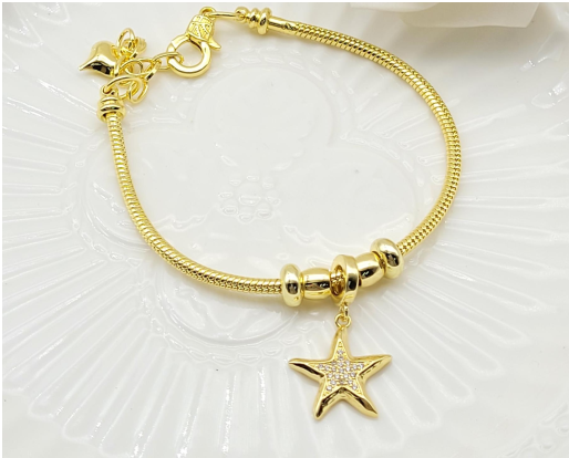 Sparkling Starfish Charm Snake Chain Bracelet – 18K Gold Plated Charm Jewellery for Women